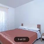 Apartments Tomi St - Two Bedroom Apartment With Balcony A3