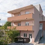 Apartments Tomi St - Two Bedroom Apartment With Balcony A3