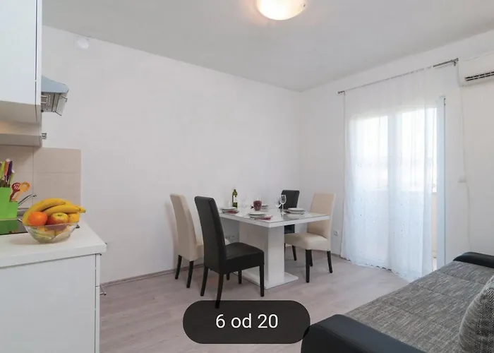 Apartments Tomi St - Two Bedroom Apartment With Balcony A3